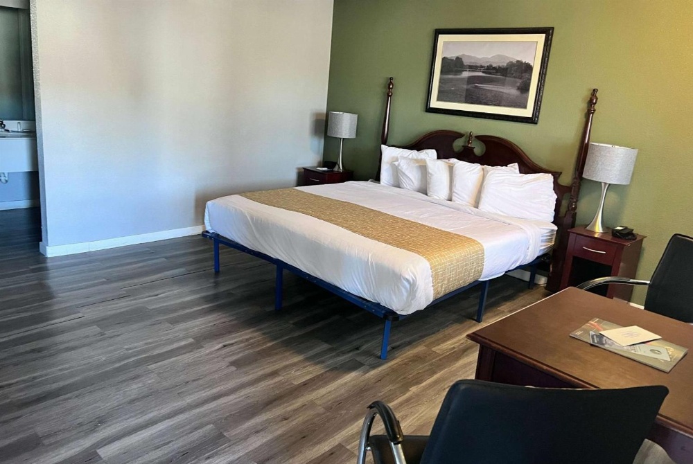 Travelodge by Wyndham Redding CA