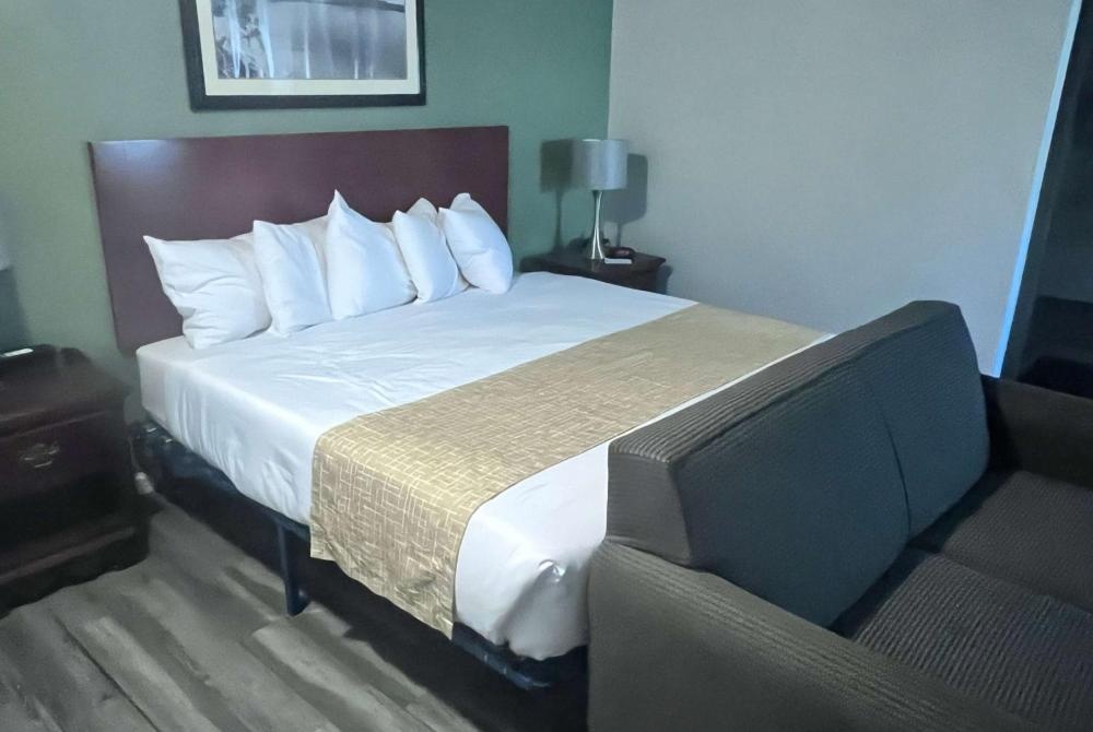 Travelodge by Wyndham Redding CA