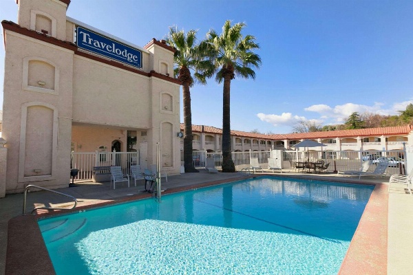 Travelodge by Wyndham Redding CA image 1